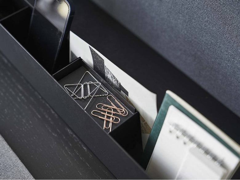 灰色と銀色の【tower/タワー】スリムデスクオーガナイザーの画像