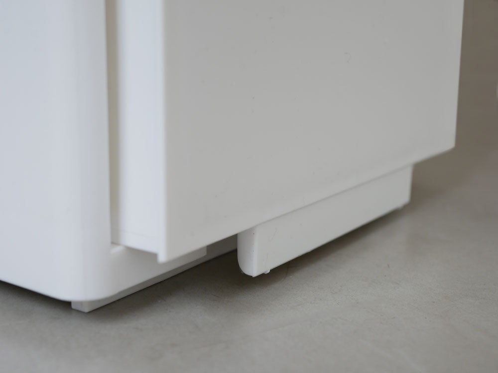 ライクイットのオールホワイト天板付きスリムストレージストッカー、コンパクトでモダンなデザイン