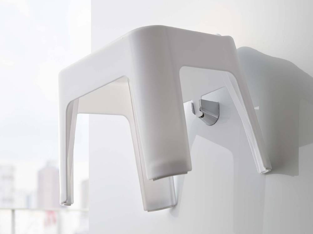 シルバー色のポリプロピレン製引っ掛け風呂イス SH30の製品画像