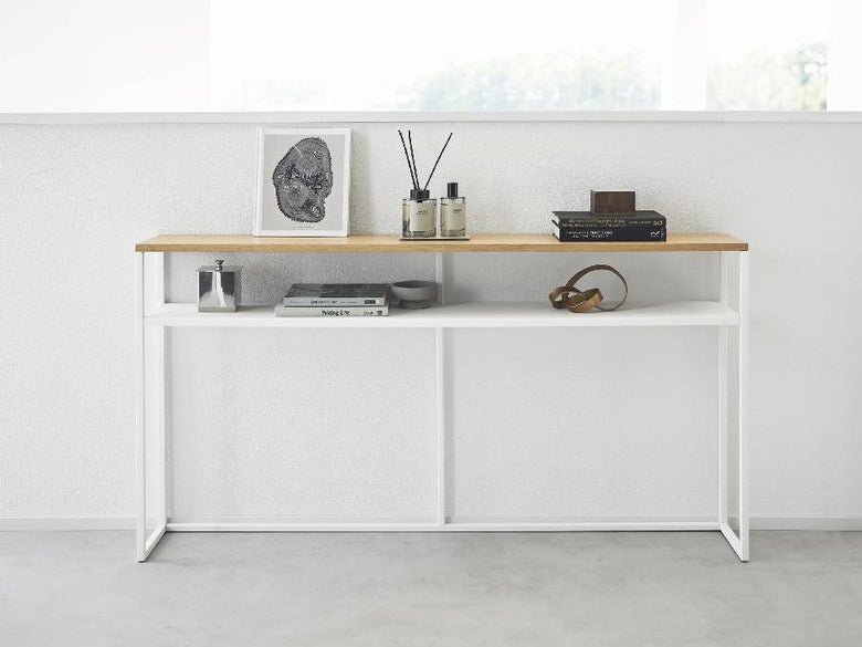 スチール製フレームと天然木化粧板を使用した棚付きソファー裏用コンソールテーブル