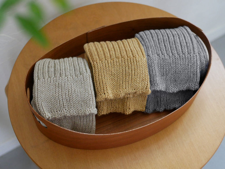 memeriのベージュ色カシミヤコットンアーム＆レッグウォーマー。天然素材のウールとコットンを使用した織物製品で、約45cmのフリーサイズ。