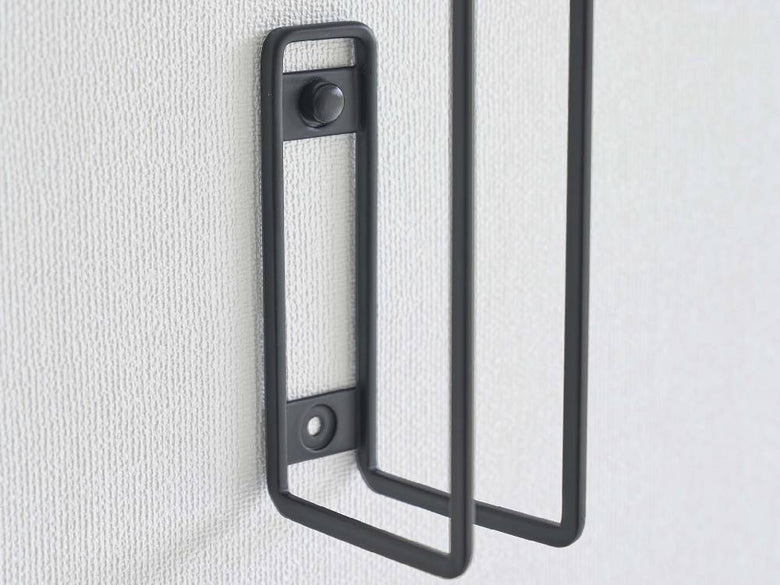 銀色のアルミニウム製タワー型ウォールトイレットペーパーホルダー