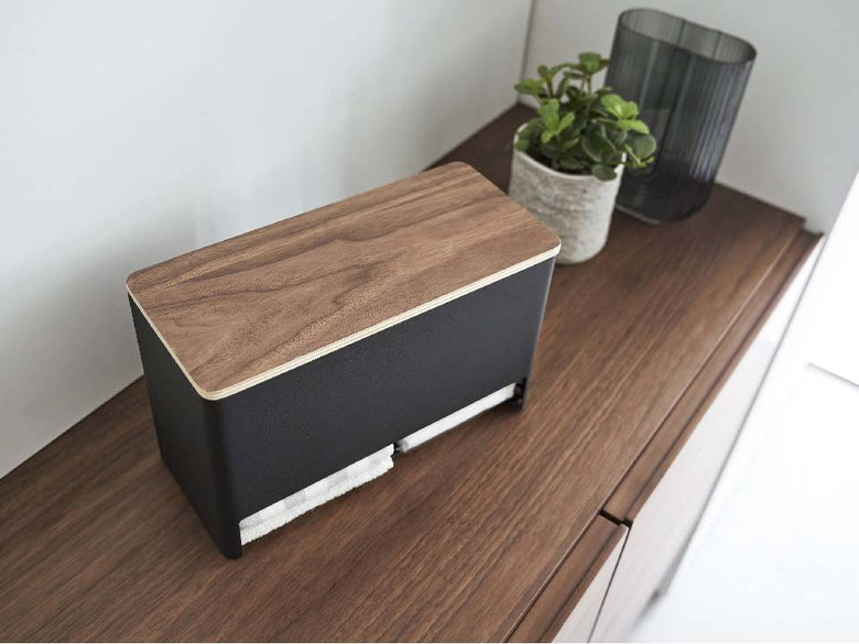 スチールと天然木を使用した【RIN/リン】分別サニタリー収納ホルダーの写真。複数の収納スペースを備えたモダンなデザイン