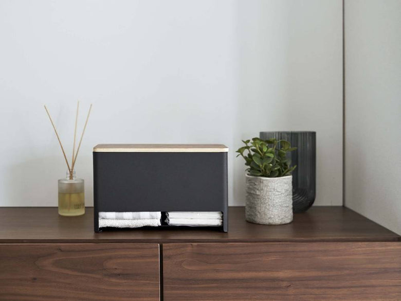 スチールと天然木積層合板で作られた【RIN/リン】分別サニタリー収納ホルダー、複数の収納スペースを備えた木製キャビネット