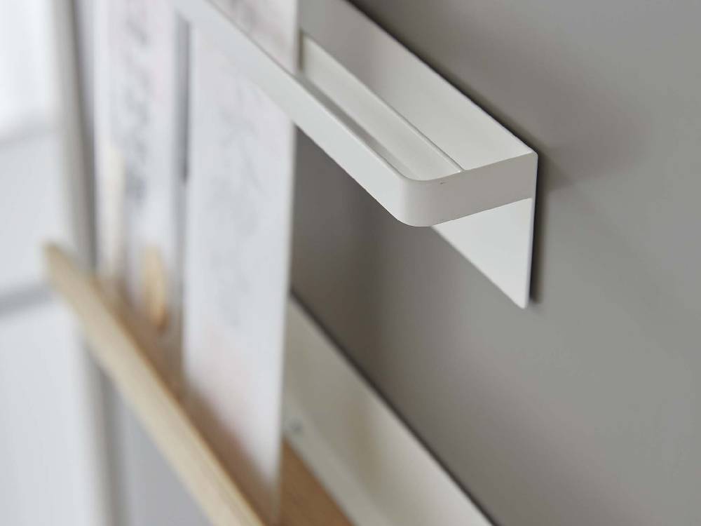 棚に置かれた【RIN/リン】マグネット神札ホルダー