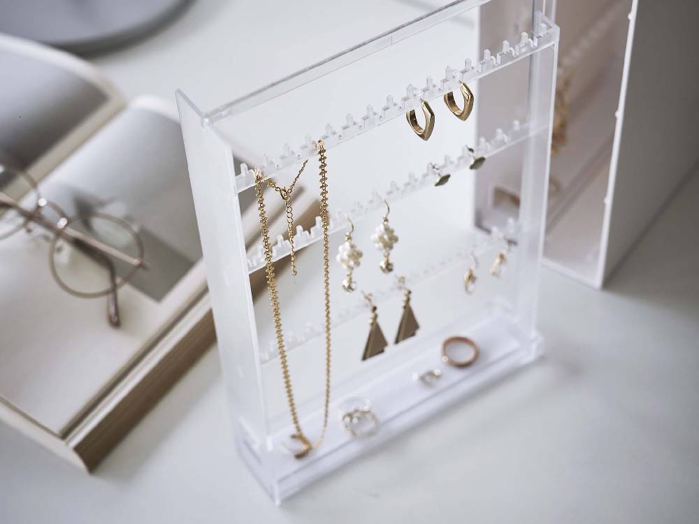 タワー型の銀色ネックレス＆ピアス収納ケース