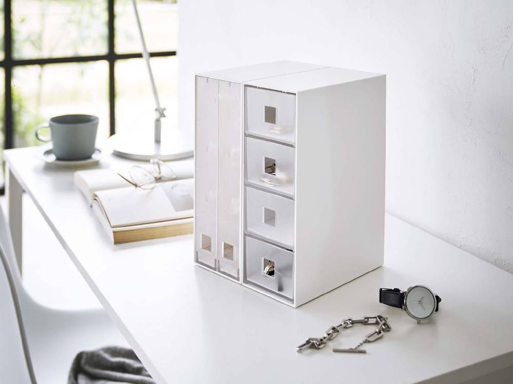 タワー型ABS樹脂製サングラス＆小物収納ケース。複数の棚と引き出しがあり、サングラスやオフィス用品を整理できるスタイリッシュなデザイン