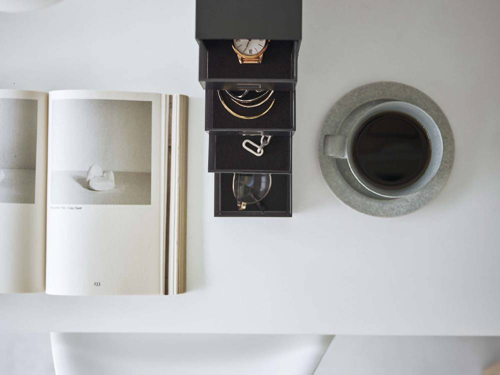 tower/タワーのグレーとシルバー色のサングラス＆小物収納ケース