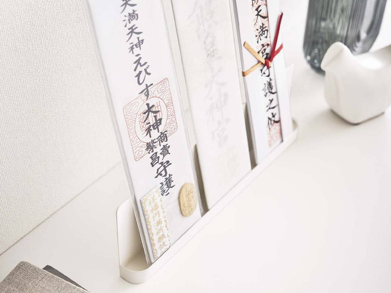 『smart/スマート』神札スタンドが収納されたスチールボックスの画像