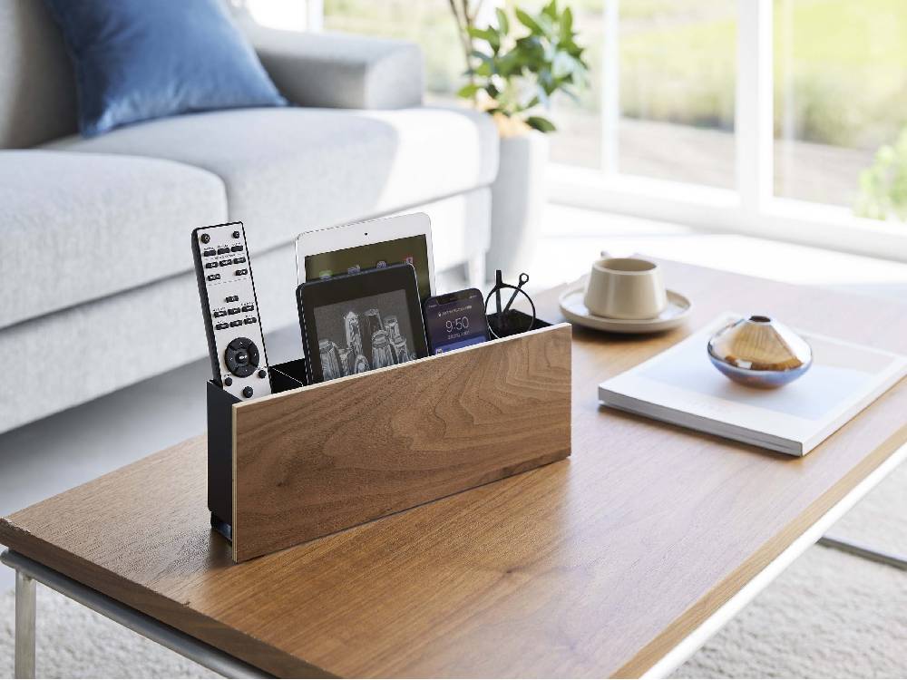 石こうボード対応のスチールと木材製タブレットおよびリモコンホルダー