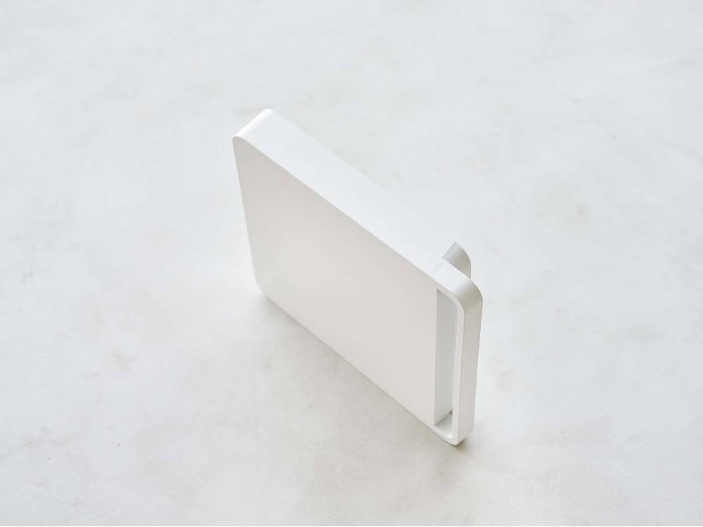 tower/タワーの自立型正方形台車。ポリプロピレン製でスチールキャスターを備え、40kgまでの耐荷重。