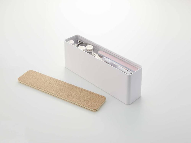 トスカ製ネイル収納ケース。PS樹脂の容器と天然木の蓋、複数の収納トレーが並んでいるデザイン