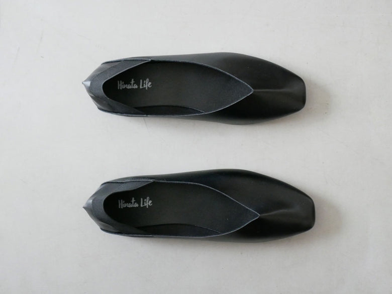 ヒナタライフのシルバーレザードレススリッポン