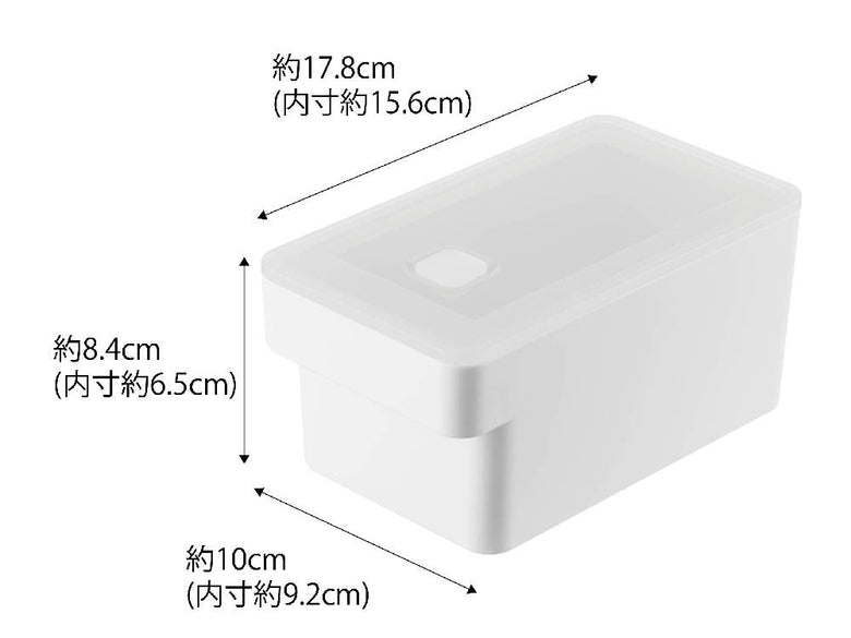 キッチンのシンク横に置かれたハンドル付き密閉フードコンテナ。プラスチック製で蓋が開いた状態。