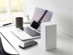 ABS樹脂とシリコーン製の蓋を備えた【tower/タワー】ロール型ウェットティッシュケース。サイズは幅約8cm、奥行9cm、高さ17cm。