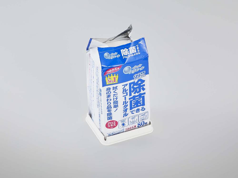 『tower/タワー』ロール型ウェットティッシュケースのパッケージ。プラスチック製ケースとラベルが段ボール箱に梱包されています。