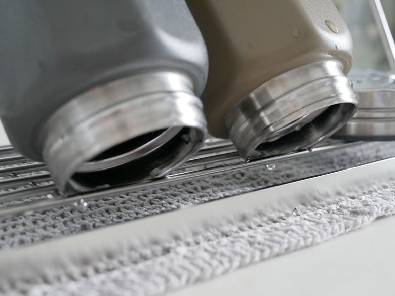 シルバー色の18-8ステンレス製【bws SELECTION】折りたためるジャグボトルスタンドの製品写真