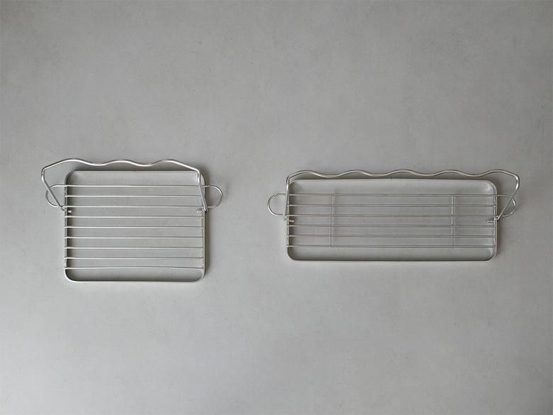 ビーワースセレクションのシルバー18-8ステンレス製折りたたみジャグボトルスタンド