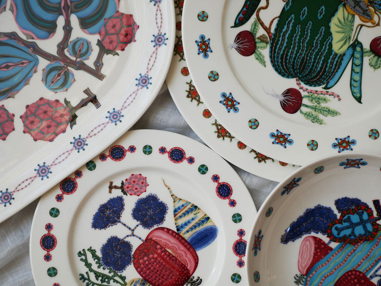 イッタラ製タイカサトプレートの各サイズ（22cm〜41cm）の磁器ディナーウェアセット