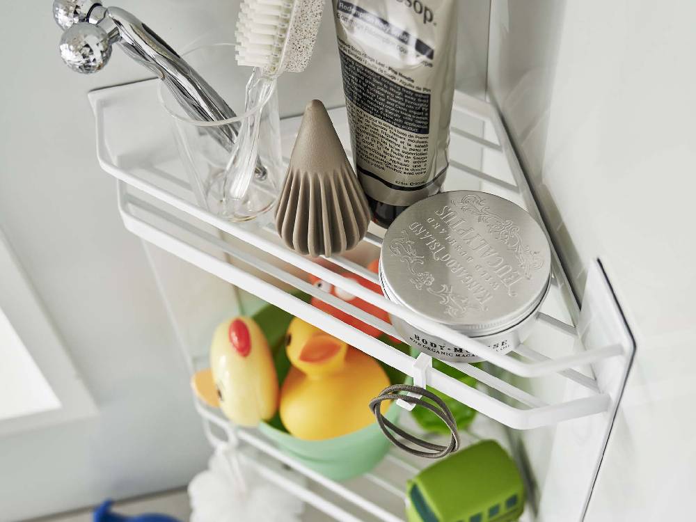 スチール製マグネット式バスルームコーナーラック2段、滑り止めシリコーン付きでフック4つ付属