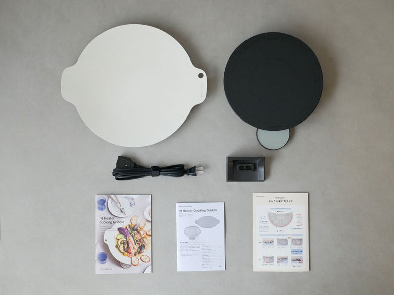 レコルトの卓上IHクッキンググリドル本体とクッキングプレートのセット。コンパクトでスタイリッシュなデザインの調理用ガジェット。
