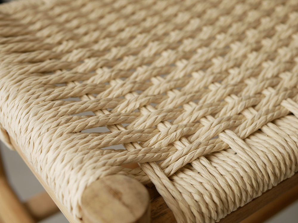 チーク無垢材とペーパーコードで作られたサンフラワーラタンの屋外用スツール