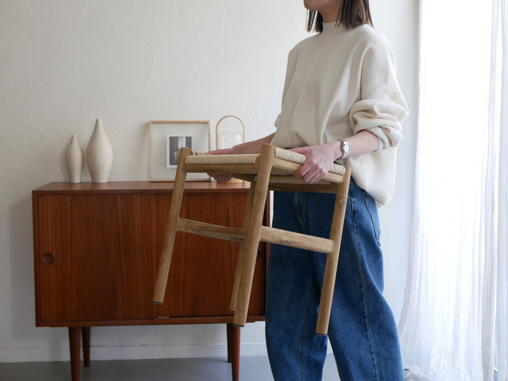 チーク無垢材とペーパーコードを使用したサンフラワーラタン HOKOS ペーパーコード×チークスツール