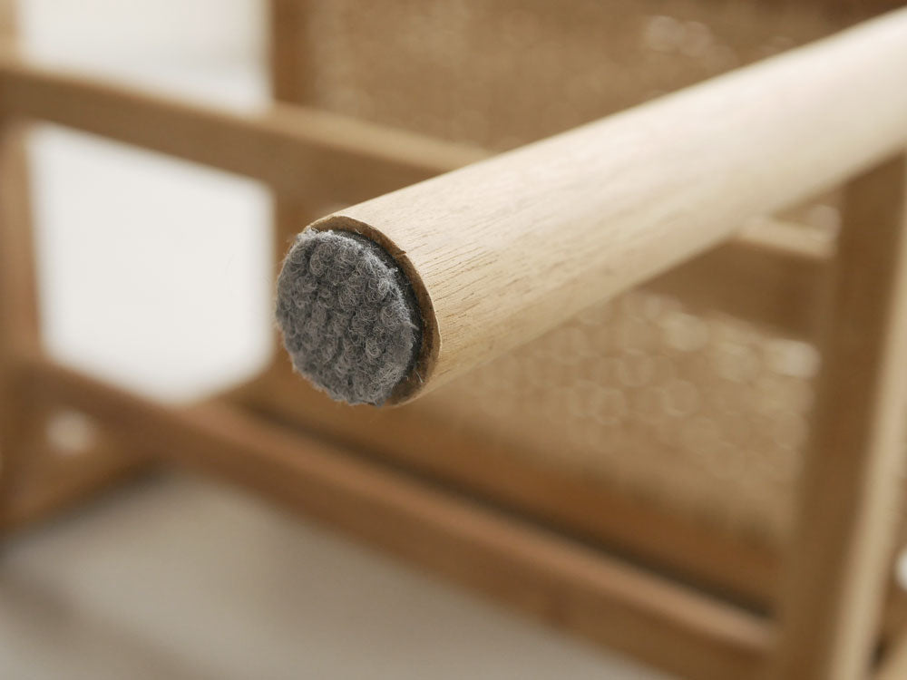 HOKOS ペーパーコード×チークスツール。チーク無垢材とペーパーコードを使用した木製のスタイリッシュな椅子