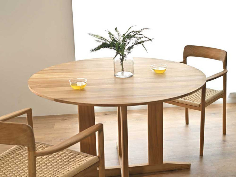 HOKOSのサンフラワーラタン製ブラウンのチークラウンドダイニングテーブル