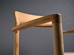 サンフラワーラタンとチーク無垢材を使用したHOKOSのペーパーコードダイニングチェア