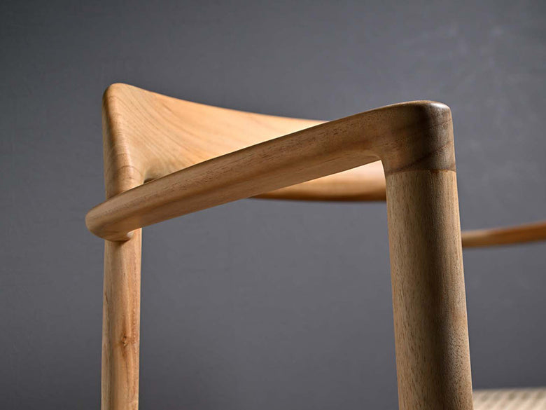サンフラワーラタンとチーク無垢材を使用したHOKOSのペーパーコードダイニングチェア