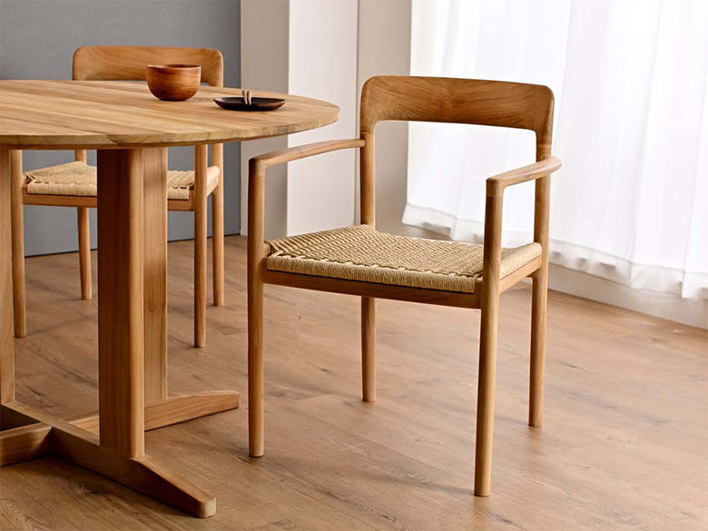 チーク無垢材とペーパーコードを使用したブラウン色のアウトドアダイニングチェア