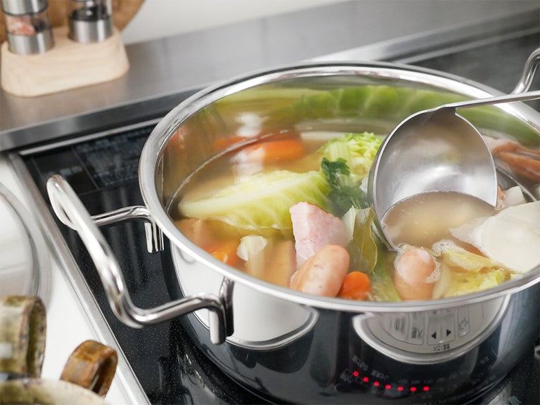 ジオプロダクトの15年保証日本製フタ付き鍋、ステンレスとアルミニウムの7層構造で調理に最適なキッチン用調理器具