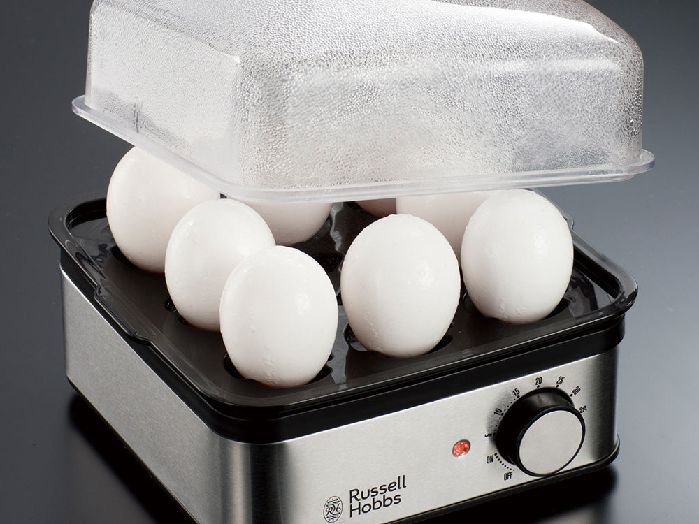 Russell Hobbsのミニスチーマーで卵を調理している様子