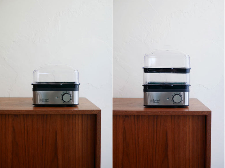 Russell Hobbsのミニスチーマーとスープトレイ、スチーム皿がキッチンカウンターに整然と並べられている