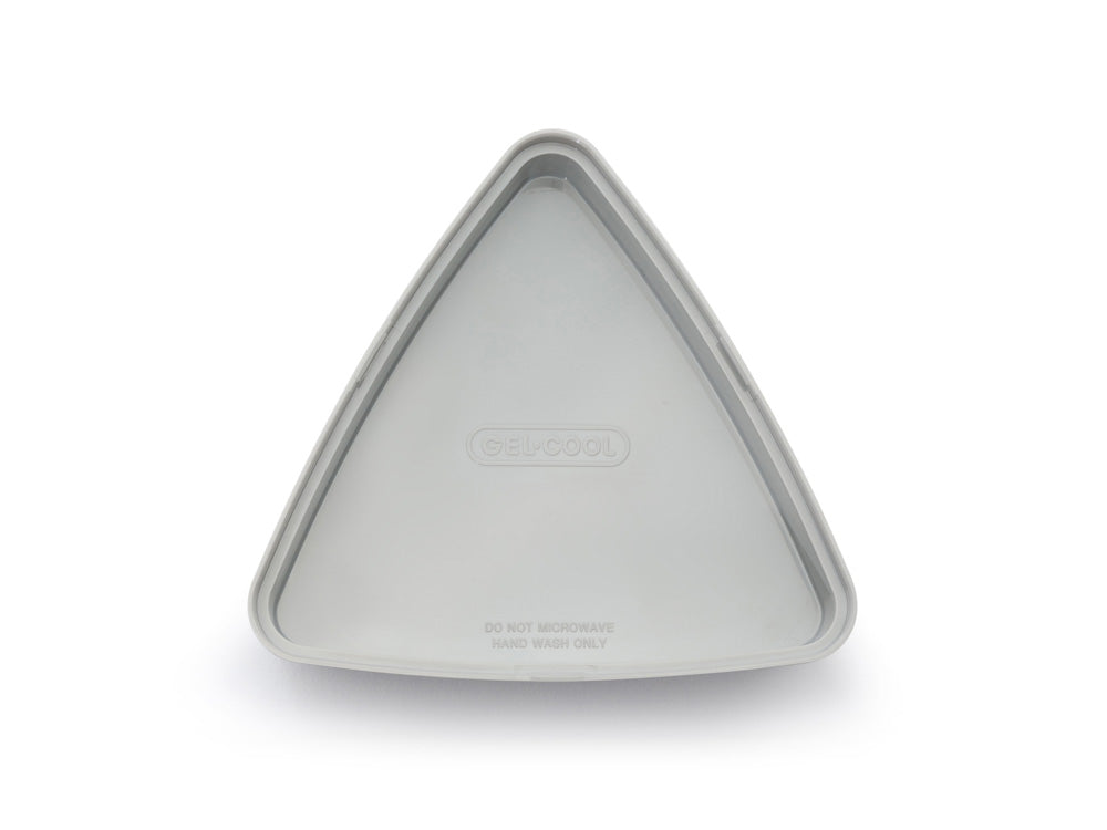 シルバーのGEL-COOLジェルクールランチボックス。蓋が保冷剤として機能します。