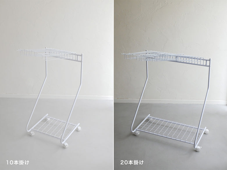 ホワイトのスチール製スラックスハンガー高タイプ、10本掛けとメッシュ棚が付いた衣類収納ラック