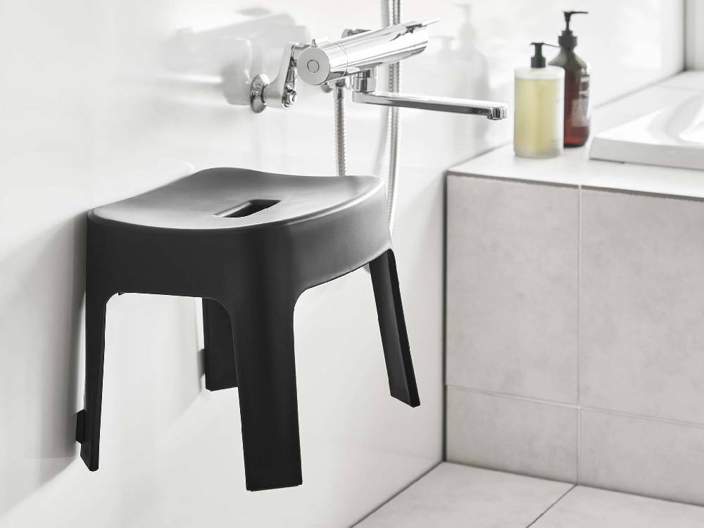 浴室の壁に取り付けられたタワー・マグネット風呂イス SH25