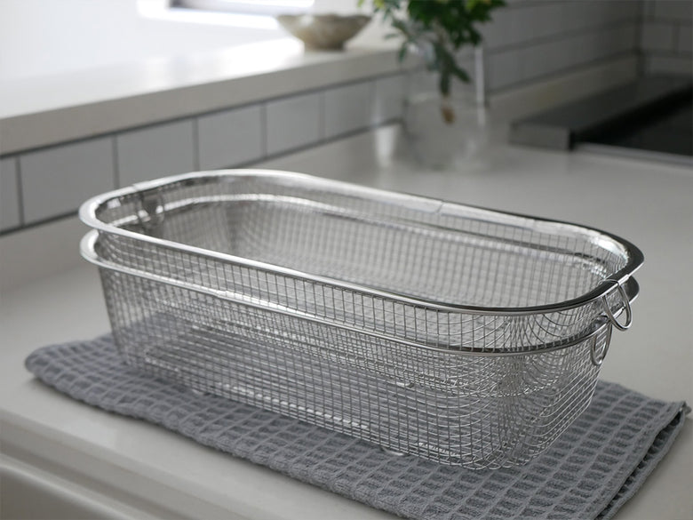 すっきり暮らす銀色メッシュの18-8ステンレス製水切りかご