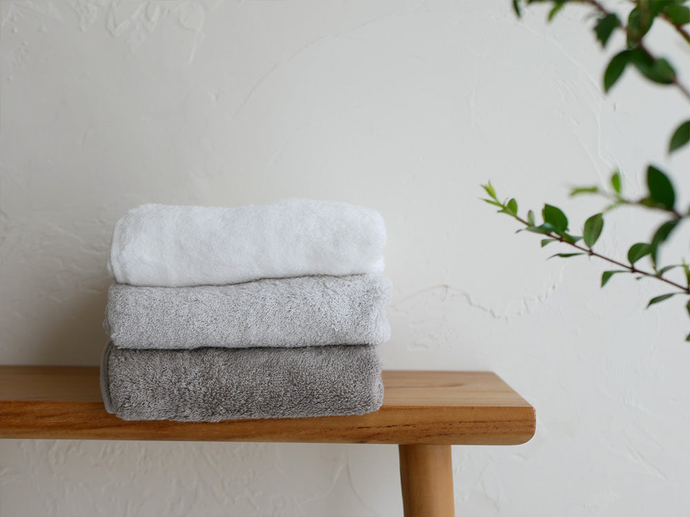 CUOL（クオル）製の日本産綿100％タオルセット。バスタオル、フェイスタオル、スリムタオルがナチュラルなカラーで揃っています。