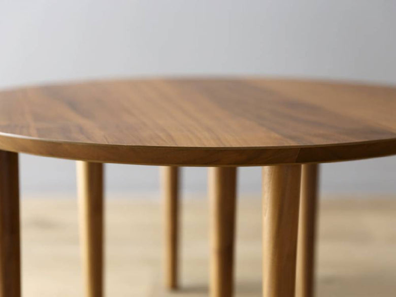 高野木工のBALLOONシリーズ、ホワイトオーク製で伸縮可能なリビング用コーヒーテーブル