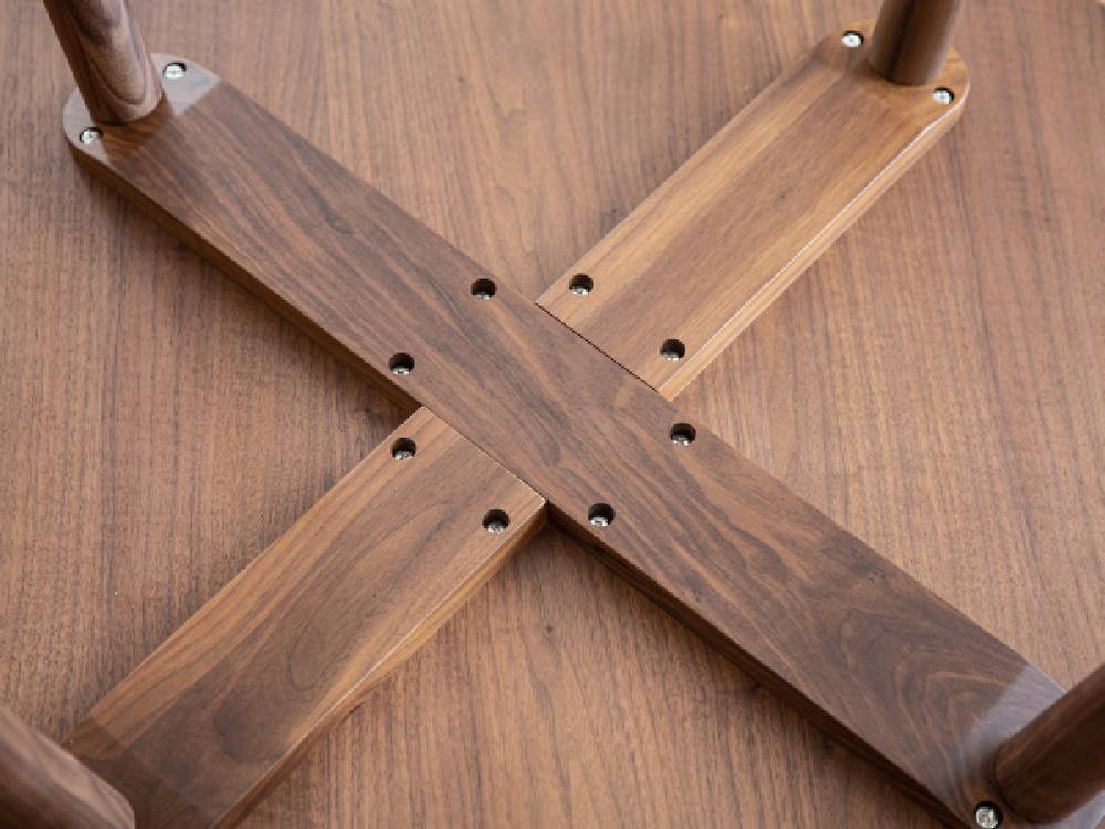 高野木工のMALLOONダイニングテーブル。ホワイトオークまたはウォルナットの天然木材を使用したブラウンのアウトドア用木製テーブル。