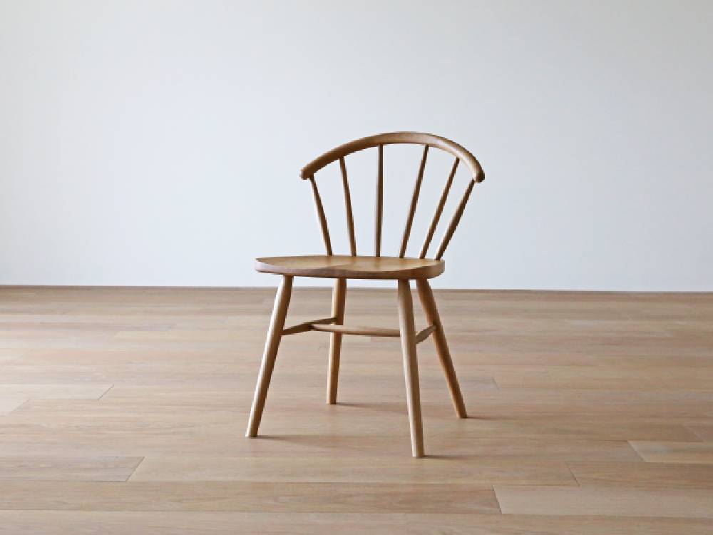 高野木工のUNダイニングチェア、ホワイトオークまたはウォルナット無垢材を使用したウィンドーソンスタイルの木製椅子