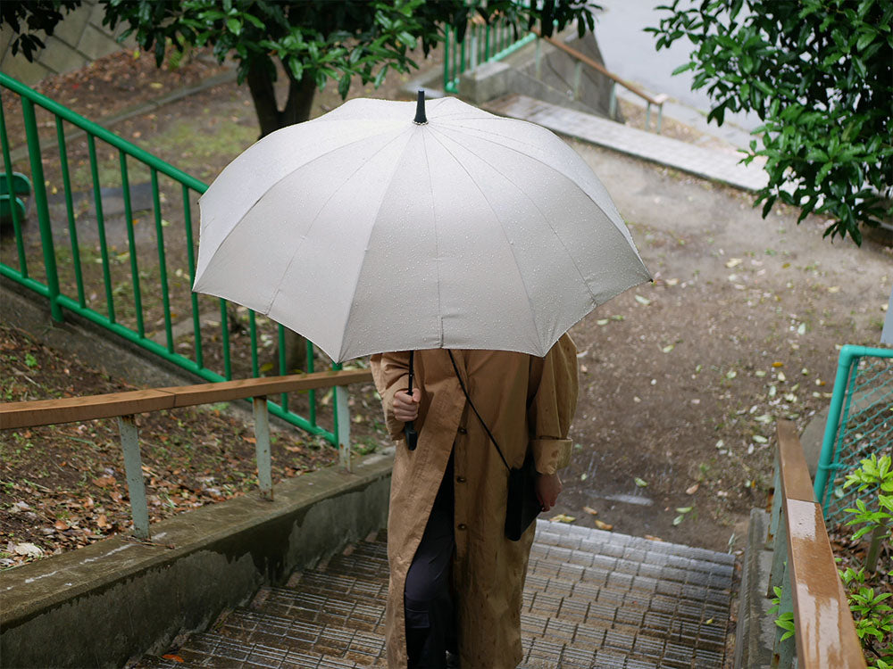 グレー色のShupattoアンダーグララとオーバーコートが並べられた商品画像