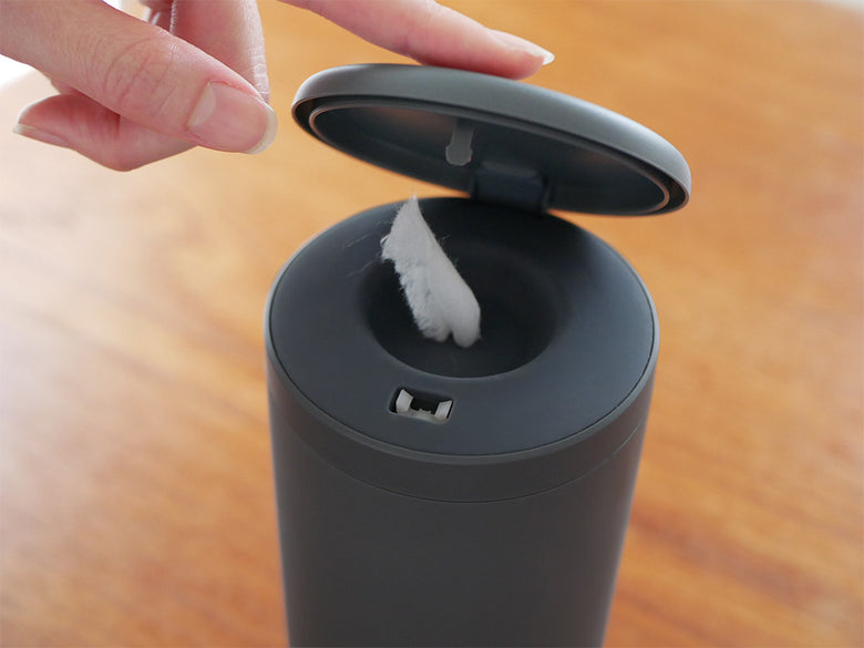marnaマーナの倒れない片手用ウェットティッシュケース、円筒形プラスチック製デザイン