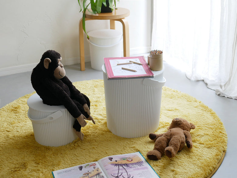 八幡化成製オムニウッティ ニュートラル、蓋付きスツール型収納家具