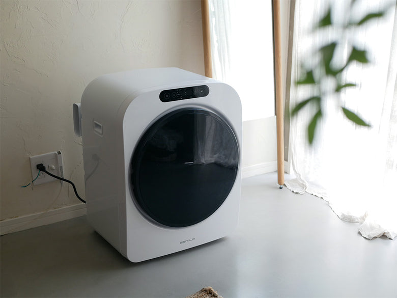 ESTILO（エスティロ）のシルバー色コンパクト衣類乾燥機の外観