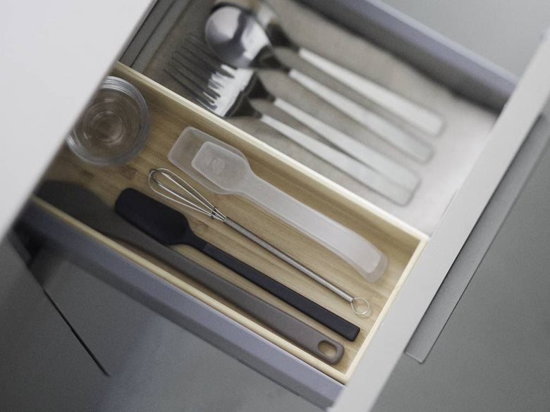 marnaのきほん 計量スプーン、家庭用のステンレス製スプーンに計量目盛りが刻まれている