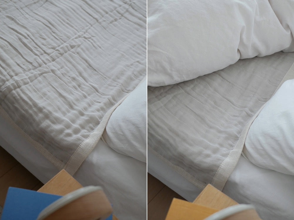 ココマニの1年中使えるとろサラ5重織ガーゼケットを敷いたシングルベッドセット