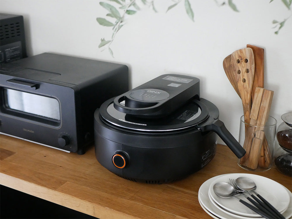 全自動調理スマートオートクッカーAX-C1BN本体と付属の鍋およびガラス蓋